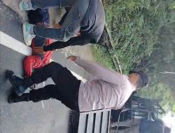 Respon Cepat Layanan 110, Polsek Way Tuba Evakuasi Pengendara Motor Alami Kecelakaan di Jalinsum Way Kanan